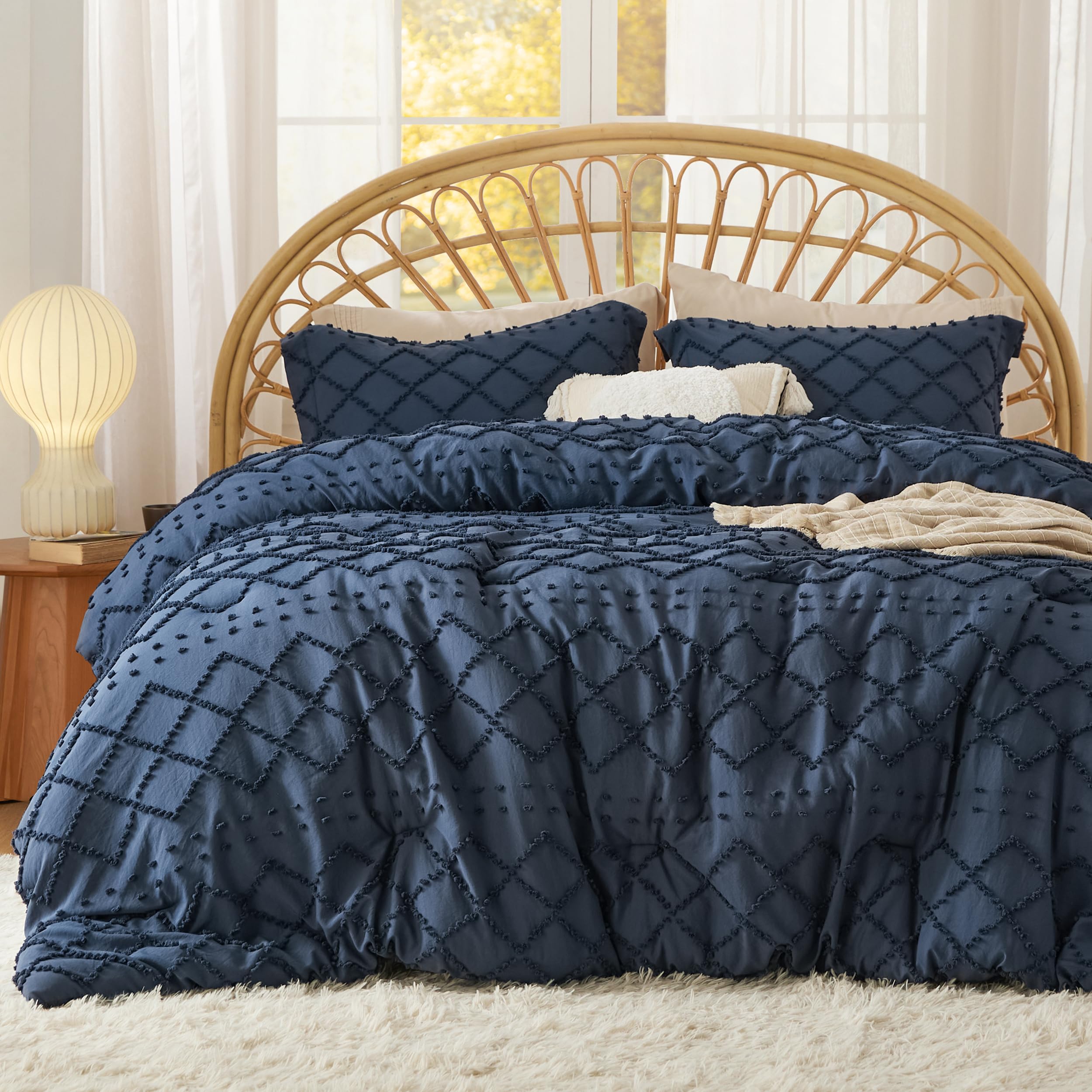 Bedsure Queen Comforter Set - White Comforter, Boho Tufted Shabby Chic Bedding Comforter Set, 3 Pieces Vintage Farmhouse Bed Set for All Seasons, Fluffy Soft Bedding Set with 2 Pillow Shams